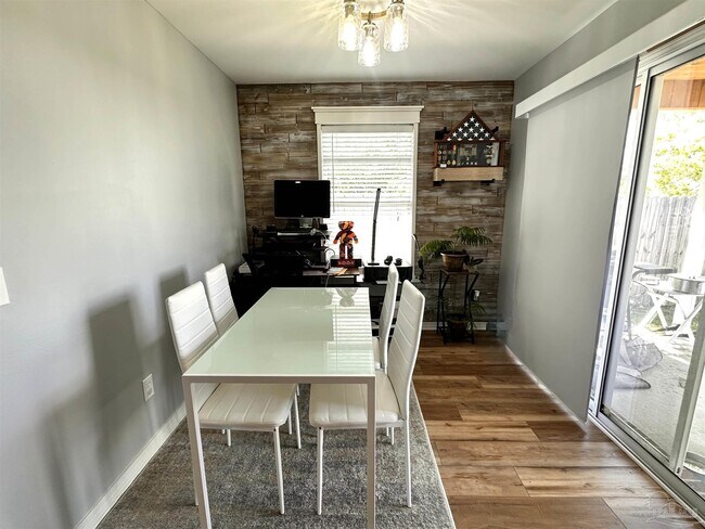 Foto del edificio - 346 Mizzen Ln