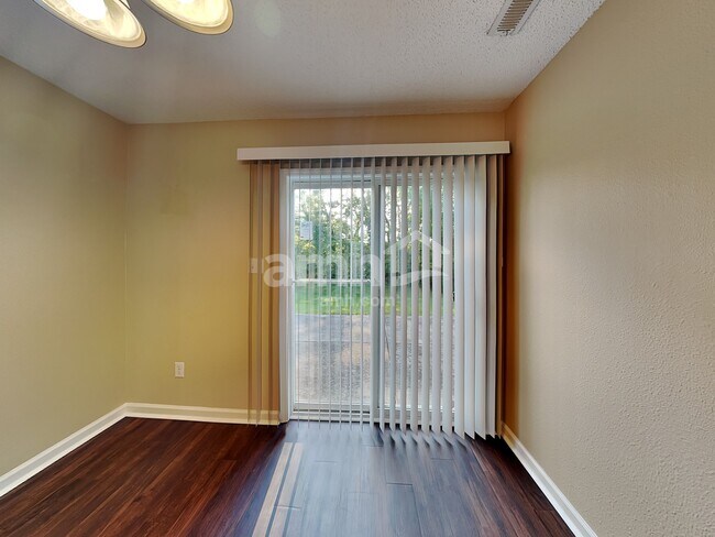 Foto del edificio - 5869 High Grass Ln