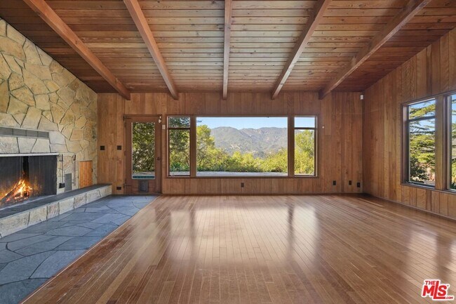 Foto del edificio - 21277 Entrada Rd