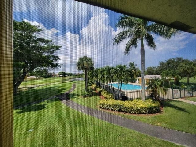 Building Photo - 1637 Meadows Cir W