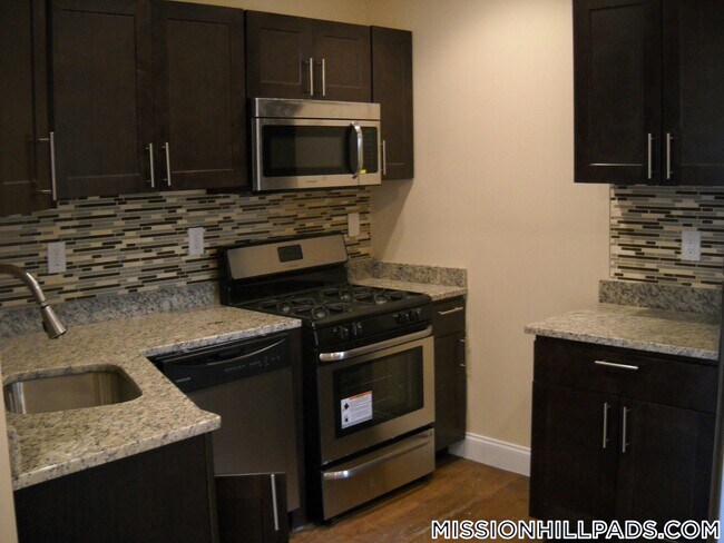 Building Photo - 2975 Washington St