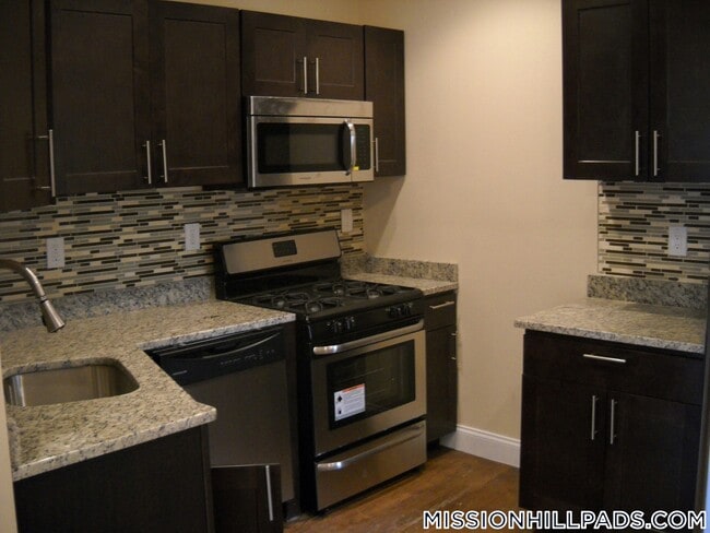 Building Photo - 2975 Washington St