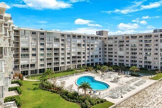 Building Photo - 3443 Gulf Shore Blvd N