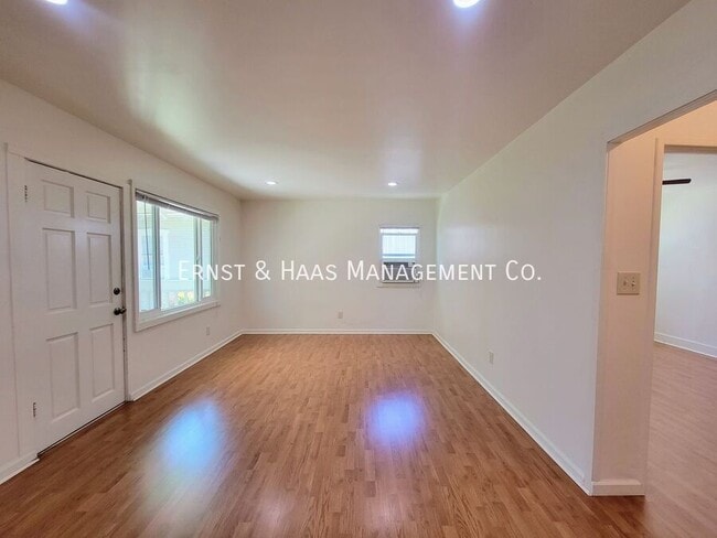Foto del edificio - 1378 Loma Ave
