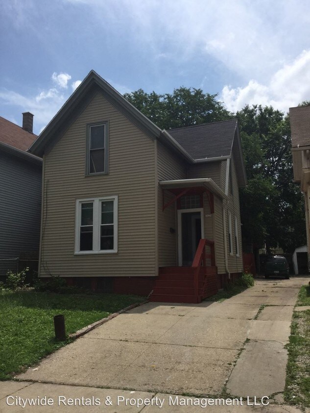 1429 W National Ave, Milwaukee, WI 53204 House Rental in Milwaukee, WI