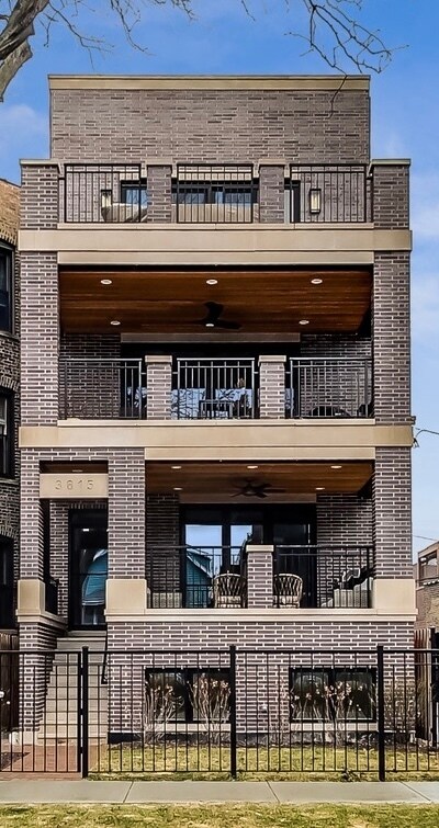 Primary Photo - 3815 N Lakewood Ave