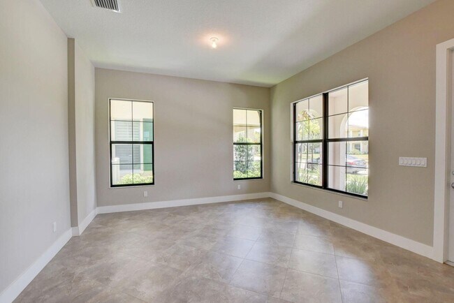 Building Photo - 2086 Dickens Ter