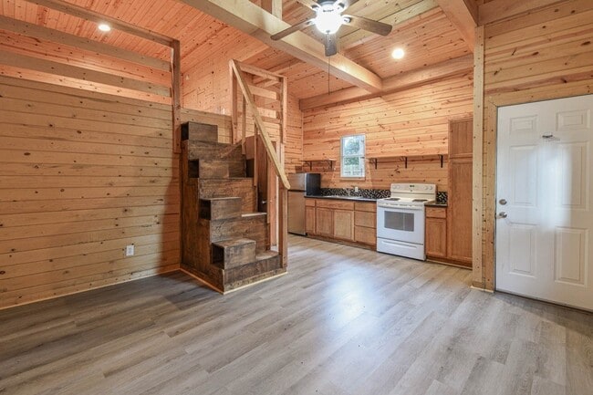 Building Photo - 20011 Parkway Ln