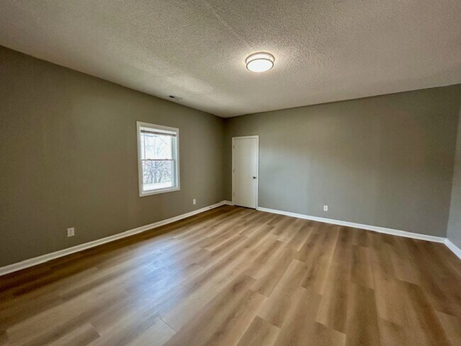 Building Photo - 576 E Fall Creek Pkwy N Dr