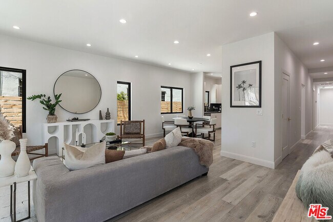 Foto del edificio - 624 N Gardner St