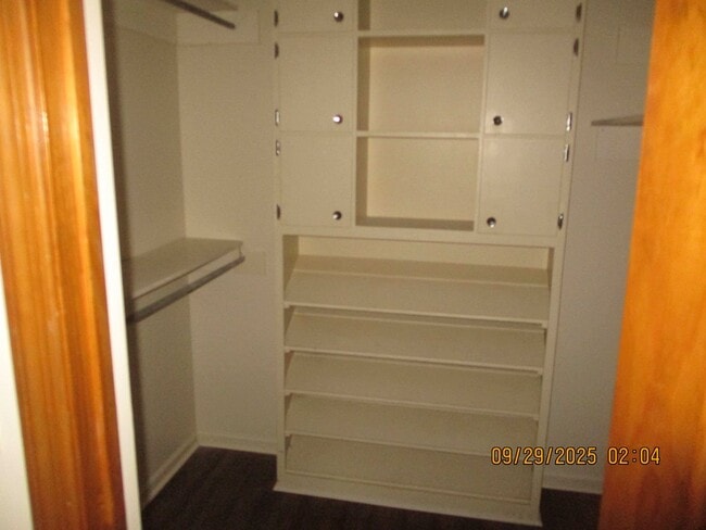 Building Photo - 1204 Sharon Dr