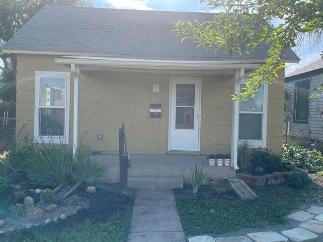 Foto del edificio - Two Bedroom Home Near Old Town and Lee Martinez Park