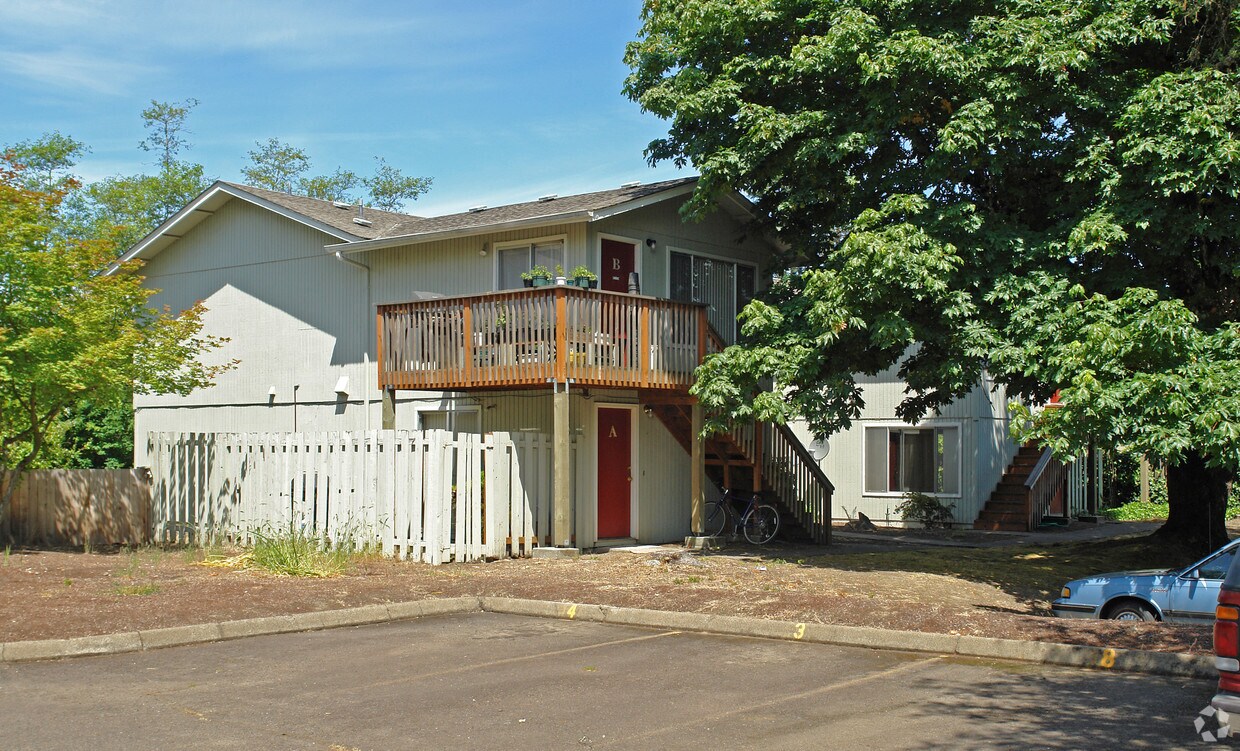 Building Photo - 2320 SW Leonard St