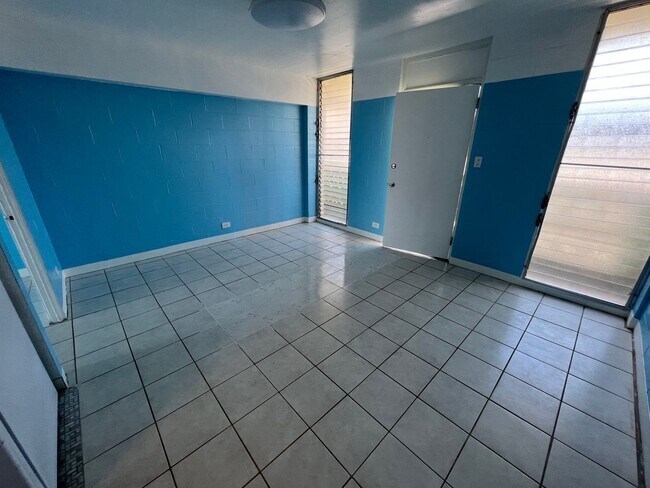 Building Photo - For Rent - [Fern Terrace] 2120 Fern St. #203