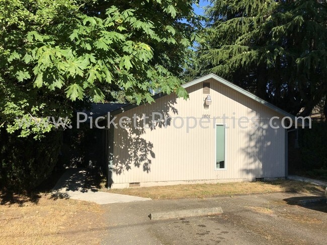 Building Photo - 1801 Winfield Ave