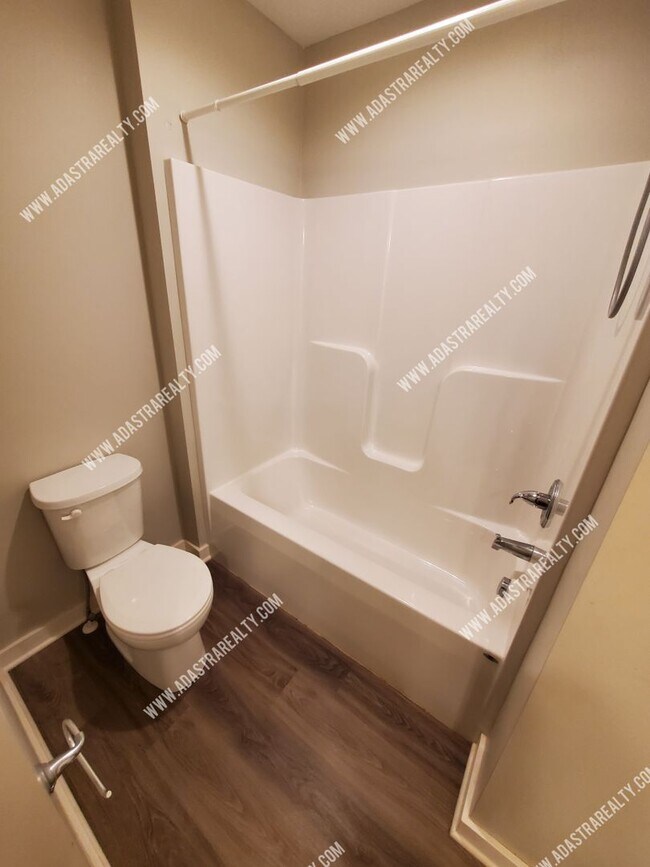Foto del edificio - Gorgeous Like New-Built in 2020-Louisburg Town Home-Available NOW!!