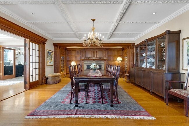 Photo du bâtiment - 1210 Rue Redpath-Crescent