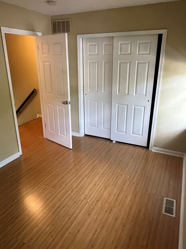Building Photo - Patriot's Ridge 2 Bd / 1.5 Bth Condo in Ce...