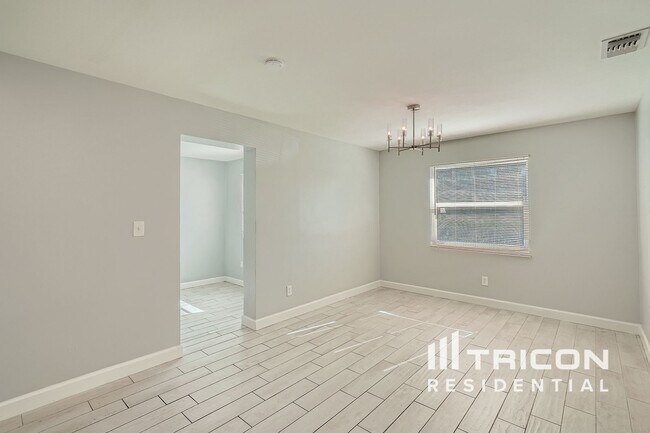 Foto del edificio - 1610 N Lois Ave