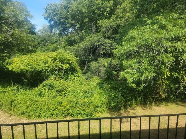 Building Photo - Beautiful 2 bed 1.5 bath available 9/1