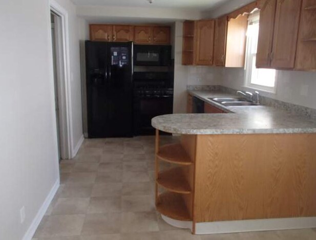 Foto del edificio - NOW AVAILABLE! - 960 Parkhurst Blvd, Tonaw...