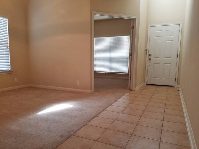 Building Photo - 4 br, 3.5 bath House - 23649 Silver Creek