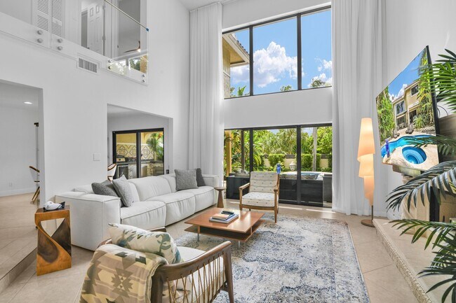 Building Photo - 753 Villa Portofino Cir