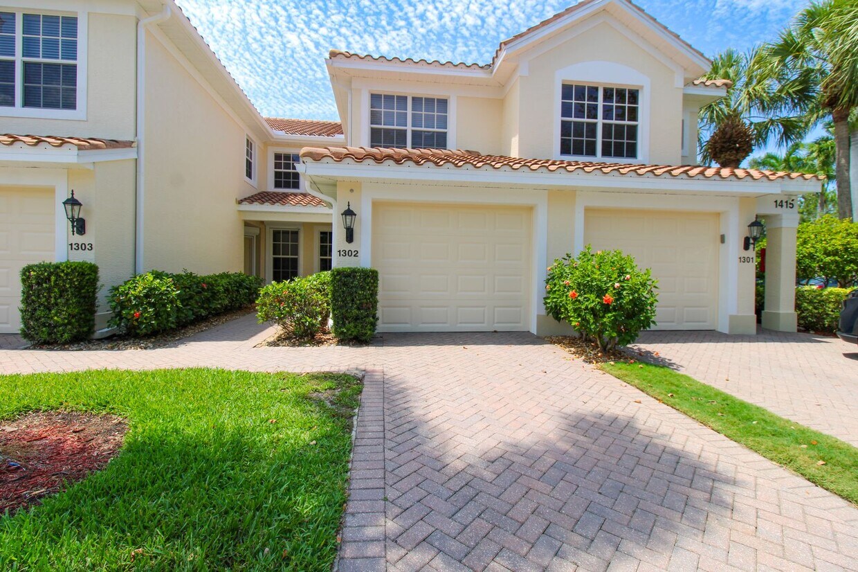 Primary Photo - ** BEAUTIFUL UPDATED UNFURNISHED 2 BED PLU...