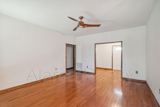 Building Photo - 1640 Bennington Dr NW