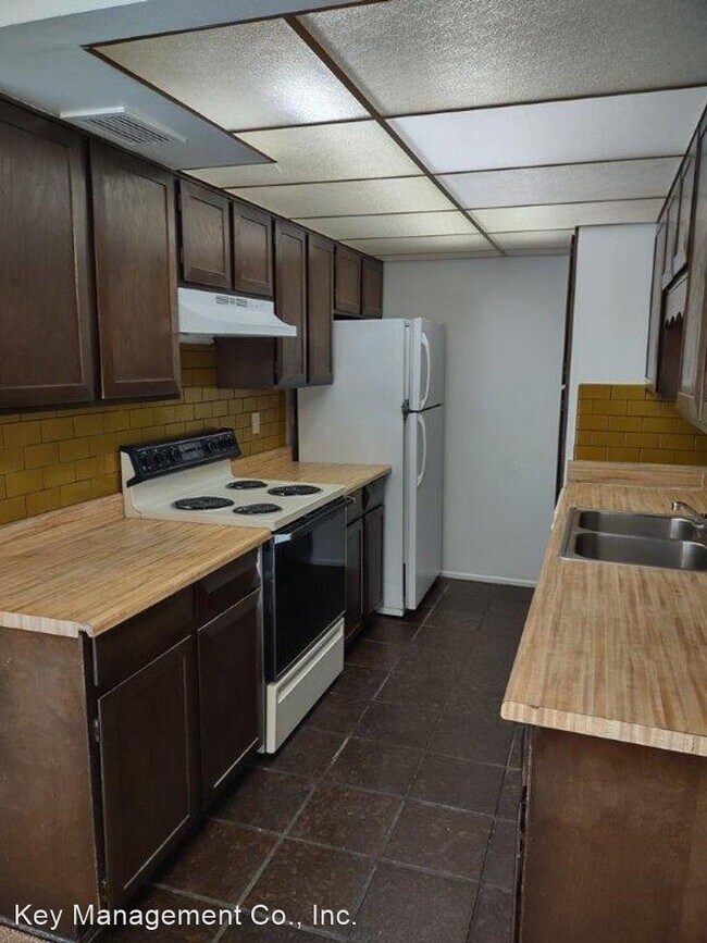 Building Photo - 2 br, 1.5 bath House - 6004 W. Golden Lane