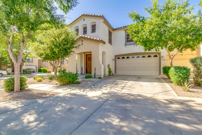 Foto principal - Beautiful 4-Bedroom Home For Rent in Queen...