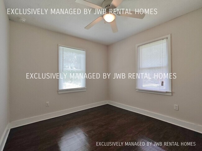 Building Photo - 573 E 55th St