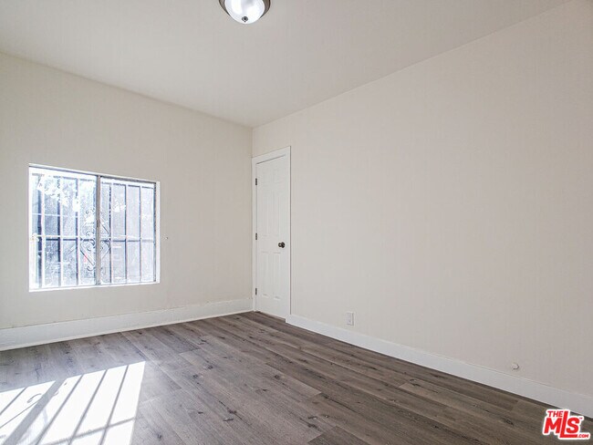 Building Photo - 2518 Maple Ave