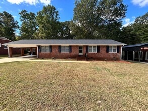 Building Photo - 699 University Dr