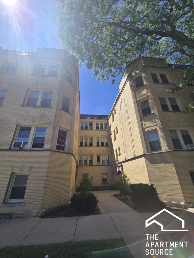 Foto del edificio - 2815 W Berteau Ave