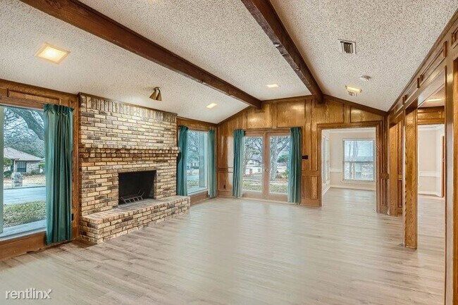 Building Photo - 3 br, 2.5 bath House - 1735 Plummer Drive ...