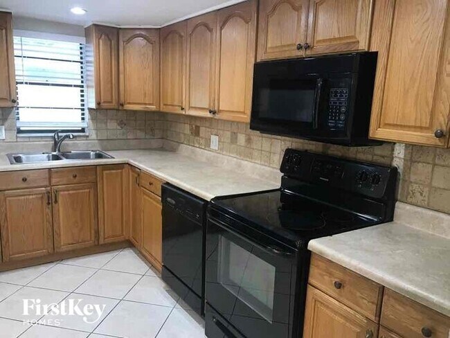 Foto del edificio - 617 Fisher Ct
