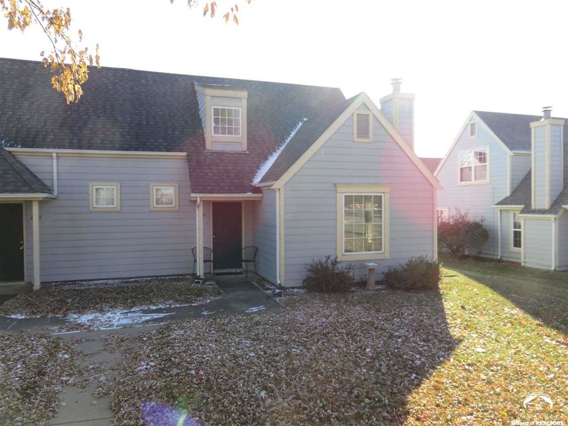 Primary Photo - 2321 Yale Rd