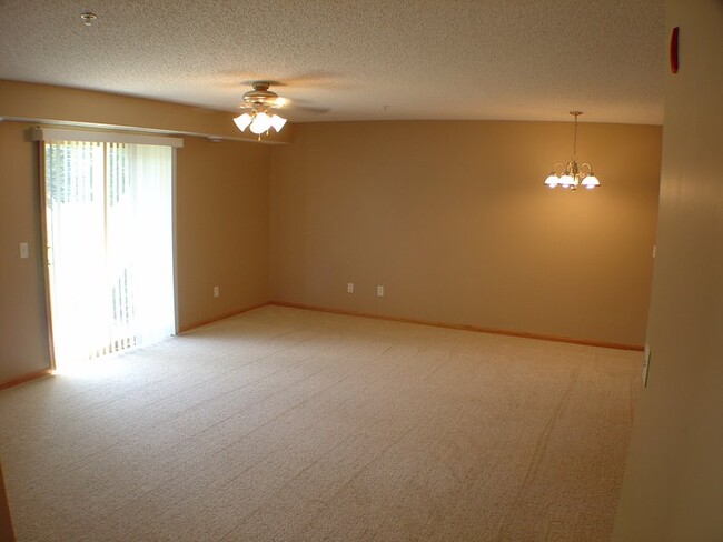 Foto del edificio - 745 County Road D E