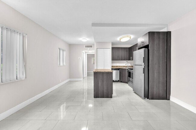 Foto del edificio - 520 NE 45th St