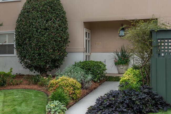 Foto del edificio - Immaculate Snee Farm Townhome for Rent!