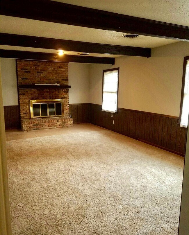 Foto del edificio - 4018 Strathmore Dr