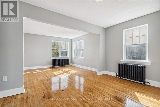 Photo du bâtiment - 133 North Service Rd E