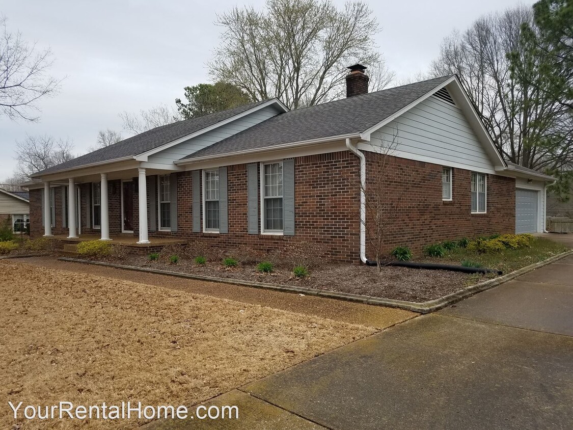 Primary Photo - 4 br, 2 bath House - 253 Chickering Rd