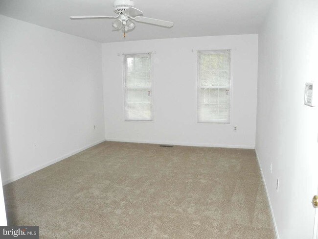 Building Photo - 1506 Fairlakes Pl