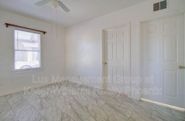 Foto del edificio - 9316 E Balsam Ave