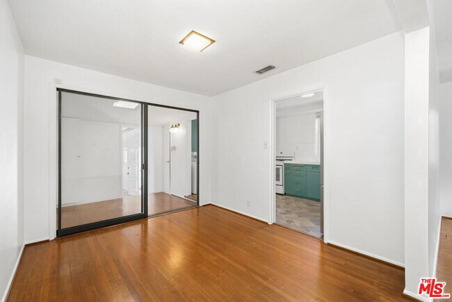 Foto del edificio - 14529 Greenleaf St