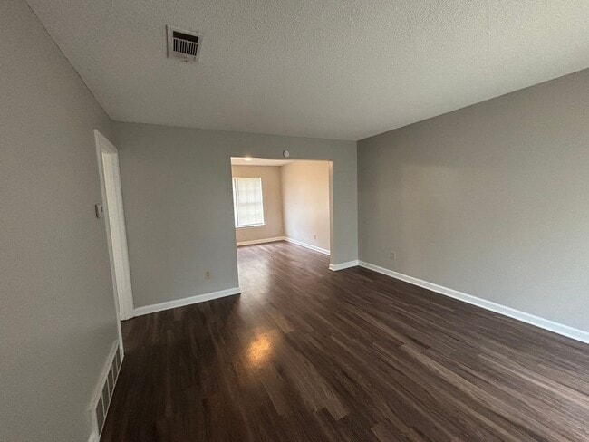 Building Photo - 2559 Wellons Ave