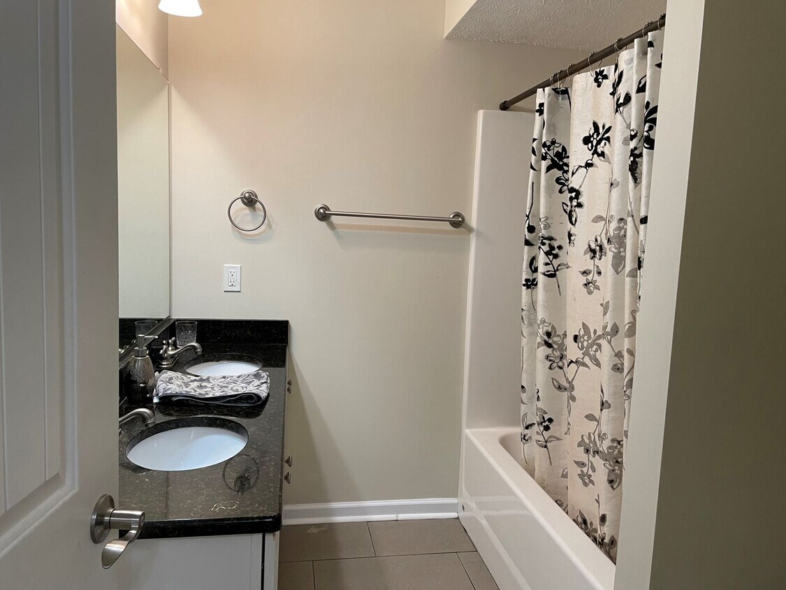 Foto principal - 21 Gloucester Dr