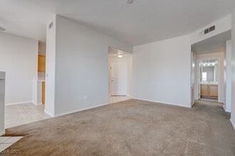 Building Photo - 1050 E Cactus Ave